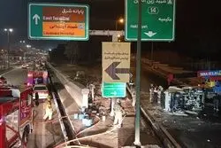  کامیونت حامل ۱۵۰۰ لیتر بنزین در بزرگراه یاسینی تهران واژگون شد+ عکس
