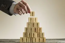 متهم کلاهبردار ۱۴۰ میلیاردی به کشور مسترد شد