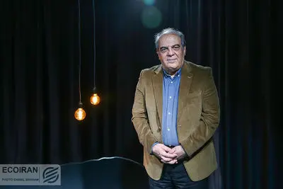 عباس عبدی: فیلترینگ فقط اذیت کردن مردم است همه باید از این محرومیت نجات یابند/ دولت مخالف فیلترینگ است اما چرا نتوانسته آن را رفع کند؟