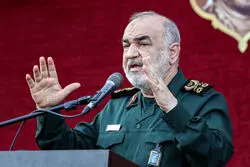 سردار سلامی: ما آغازگر جنگ نیستیم، اما از جنگ هم نمی‌هراسیم
