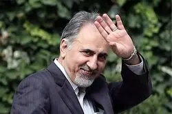 عکس محمد علی نجفی در متروی هفت تیر 