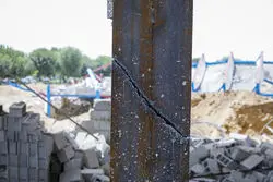 ماجرای کفن پوشانی که با تفنگ در خلازیر ساخت و ساز می کردند 