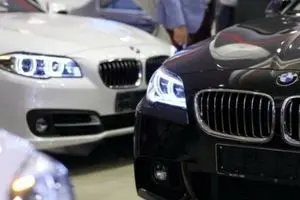 خداحافظی خودروهای لوکس و نیمه‌لوکس با بنزین سهمیه‌ای؛ حذف کارت سوخت ماشین‌های بالای ۱۳۰۰ سی‌سی