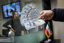 حمله متفاوت بازار ساز به نرخ دلار