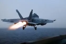 اعزام 2 ناو هواپیمابر آمریکایی؛ حمله موشکی انصارالله به ناو ترومن در دریا سرخ