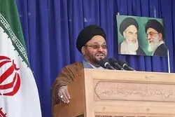 امام جمعه اصفهان: مستشاران آمریکایی نماز باران را تمسخر کردند، اما پس از پایان نماز، باران شدیدی بارید و همان مستشار نظامی شیعه شد