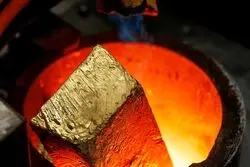 طلای جهانی با دلار همراه نشد؛ فلز زرد در مرز پایین‌ترین سطح سه هفته گذشته