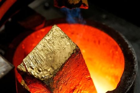 نخستین عبور طلای جهانی از مرز 4 هزار دلار