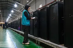 نه کارفرما می‌تواند بپردازد، نه کارگر می‌تواند زندگی کند