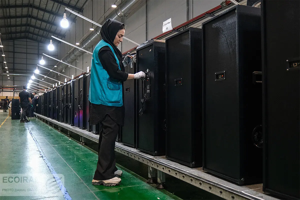 نه کارفرما می‌تواند بپردازد، نه کارگر می‌تواند زندگی کند