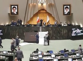 مجلسی برای ابلاغ قانون عفاف و حجاب طومار امضا کردند