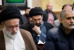 تصویر کمتر دیده‌شده از آیت‌الله سیدمجتبی خامنه‌ای در یک مراسم مذهبی