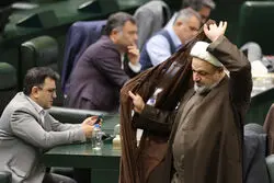 رسایی: چرا به پرونده تخلفات حسن روحانی در آن هشت سال رسیدگی نمی‌شود؟