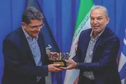 اعطای «نشان عالی تشریفات فرودگاهی» به مدیران ارشد وزارت نفت در عسلویه