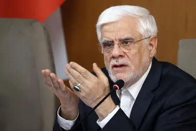 عارف: آمریکا میز مذاکره را نابود کرد/ ایران به دنبال جبران خسارات حمله آمریکا و اسرائیل