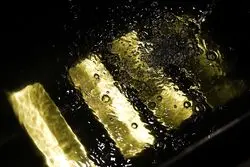 طلای جهانی عقب‌نشینی کرد؛ نگاه بازارها به تهدید ترامپ و گزارش تورم آمریکا