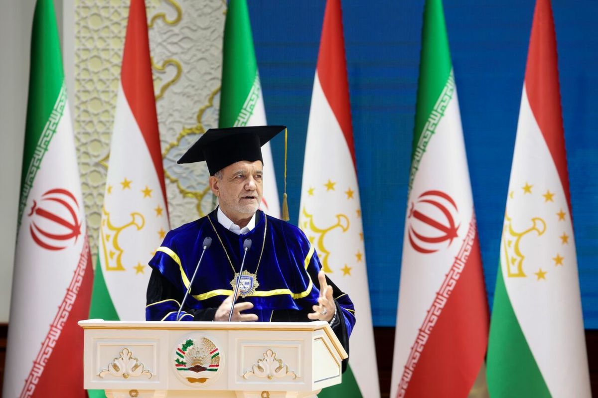 هدیه تاجیکها به پزشکیان؛ اعطای مقام پروفسوری به رییس جمهوری ایران در دوشنبه