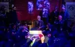 پس از پایان مراسم اقامه نماز بر پیکر رهبر شهید/ صحنه ای که همه را متاثر کرد