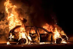 شلیک آمریکا به خودروسازان سنتی