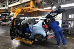 رَکب خودروسازان چینی به بازار