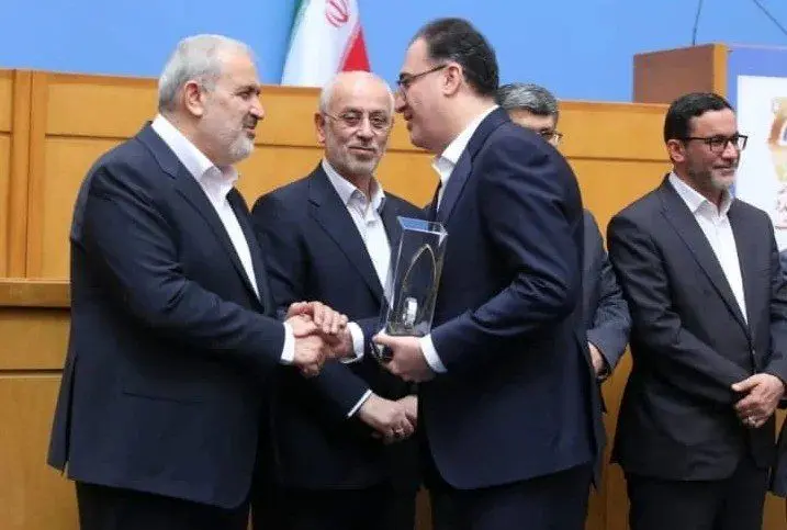 از مدیرعامل شرکت صنایع چوب و کاغذ مازندران به عنوان مدیر برتر صنعتی  تقدیر شد