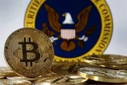 تایید معاملات آپشن بیت‌کوین به تعویق افتاد