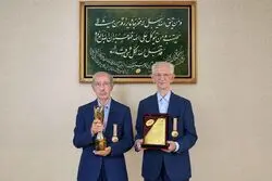 برادران نصیری تندیس دهمین جشنواره کارآفرینی امین‌الضرب را دریافت کردند