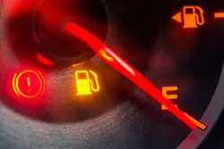 راز کاهش مصرف بنزین در گرما؛ شیشه را پایین بکشیم یا کولر بزنیم؟