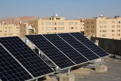 کلید خوردن ۲۹۷ مگاوات نیروگاه خورشیدی در پنج استان/ وعده وزیر نیرو برای بهره‌برداری به موقع