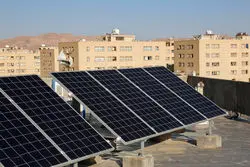 کلید خوردن ۲۹۷ مگاوات نیروگاه خورشیدی در پنج استان/ وعده وزیر نیرو برای بهره‌برداری به موقع