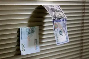 آخرین قیمت دلار امروز شنبه 25بهمن/ کاهش قیمت دلار + جدول