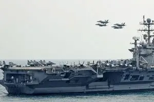  ناو آبراهام لینکلن برای مقابله با تهدید موشک‌های هایپرسونیک ایران در «وضعیت قرمز» قرار گرفت/ وحشت آمریکا از موشک‌های هایپرسونیک ایران/ ۵۰۰۰ ملوان ناو در حالت جنگی
