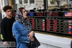 حمایت از دلار در مرز روانی