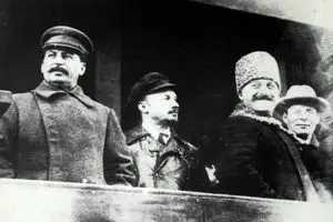 زمانی که «بوخارین» حق را به «میزس» داد