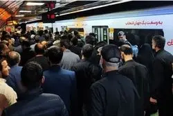 مترو در ایستگاه‌های انقلاب و تئاتر شهر توقف ندارند