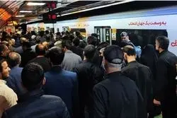 مترو در ایستگاه‌های انقلاب و تئاتر شهر توقف ندارند