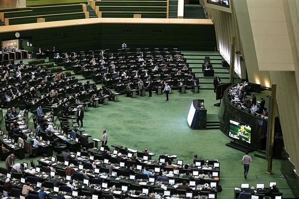 مجلس در برابر حرف‌های تکراری دولت: فرار رو به جلو است