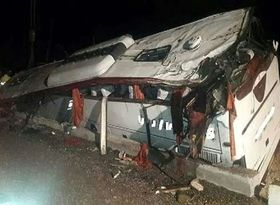 واژگونی اتوبوس در جاده اصفهان به دامغان/ جزئیات وضعیت مصدومان