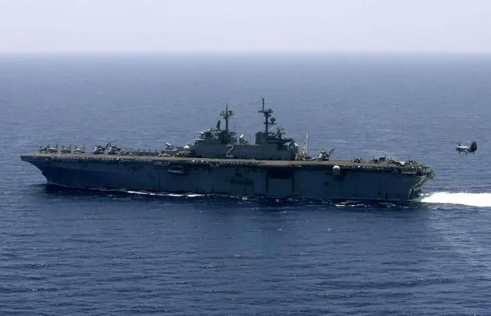 رویارویی هلیکوپتر ایرانی و ناو آمریکایی +فیلم