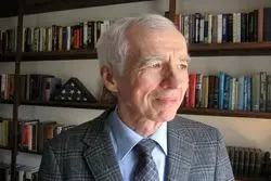 در مذاکرات احتمالی رویکرد گام‌به‌گام به نفع آمریکا و ایران است/ نتانیاهو ممکن است ترامپ را به جنگ بکشاند
