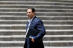 صحرایی: کمبود معلم داریم / اتباع برای کتاب درسی کد یکتا بگیرند