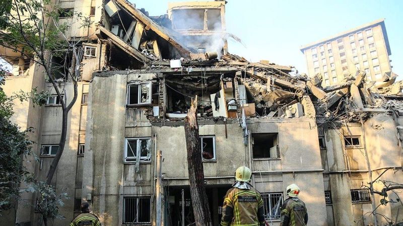 ناصر امانی: در برخی مناطق تهران اقدام مناسبی برای آسیب دیدگان جنگ انجام نشده