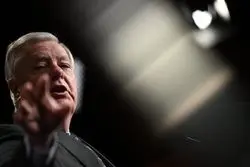 گزارش وال‌استریت ژورنال از سناتوری که ترامپ را برای حمله به ایران متقاعد کرد