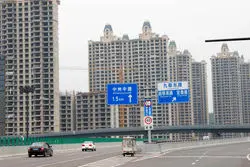 سایه سنگین بحران بدهی سازندگان چینی بر بازارهای کالایی 