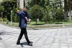 تحلیل عجیب بذرپاش از حضور نظامی آمریکا در منطقه/ مانور ناوهای آمریکایی در منطقه،بازاریابی برای فروش تسلیحات است+عکس
