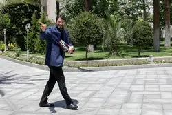 تحلیل عجیب بذرپاش از حضور نظامی آمریکا در منطقه/ مانور ناوهای آمریکایی در منطقه،بازاریابی برای فروش تسلیحات است+عکس
