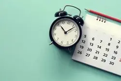 تقویم آذر ۱۴۰۴: مناسبت‌ها و تعطیلات مهم آخرین ماه پاییز