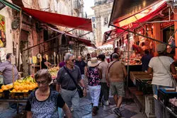 گزارش تورم بالاتر از انتظار در بلوک یورو: کاهش نرخ بهره در خطر است؟