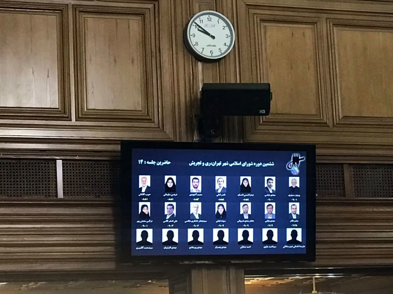 جلسه شورای شهر تهران با دعا به حد نصاب رسید / این 7 عضو غایب بودند