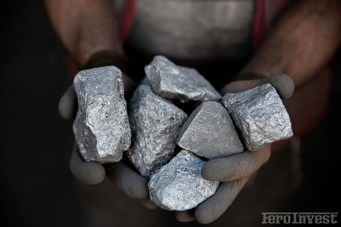 سنگ آهن رِنج کشید